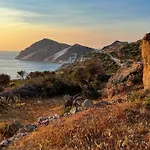 Echoes Milos Plaka (Milos)