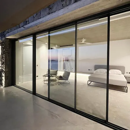 Echoes Milos Apartman