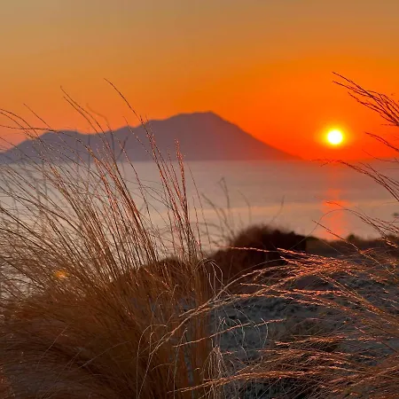 Echoes Milos Apartman *