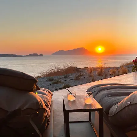 Echoes Milos Apartman