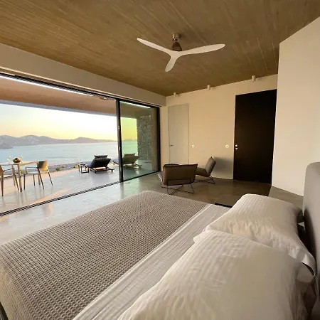 Echoes Milos Apartman *