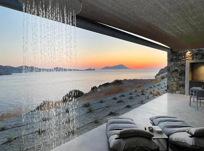 Echoes Milos Apartman