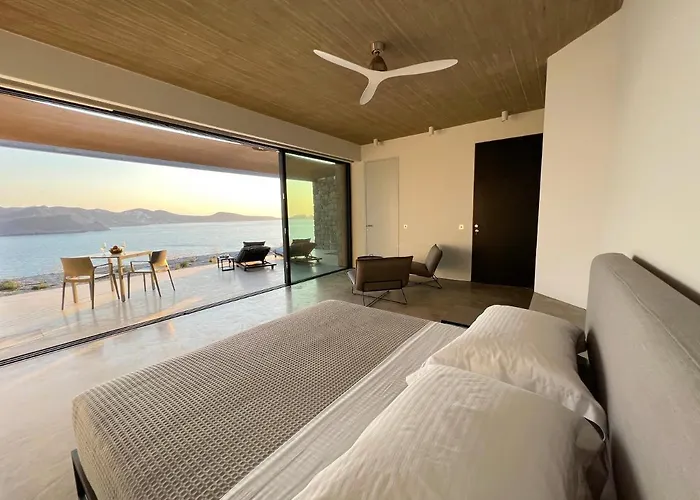 Echoes Milos Apartman *