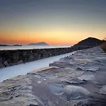 Echoes Milos *