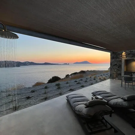 Echoes Milos פלאקה