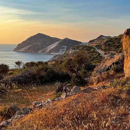 Echoes Milos Plaka (Milos)