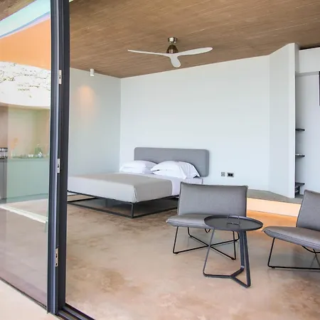 Echoes Milos 플라카