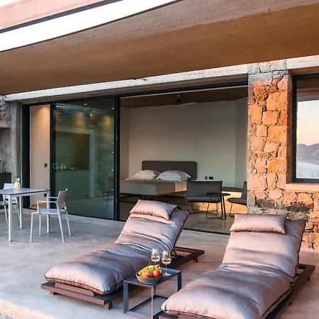 Echoes Milos 아파트 플라카