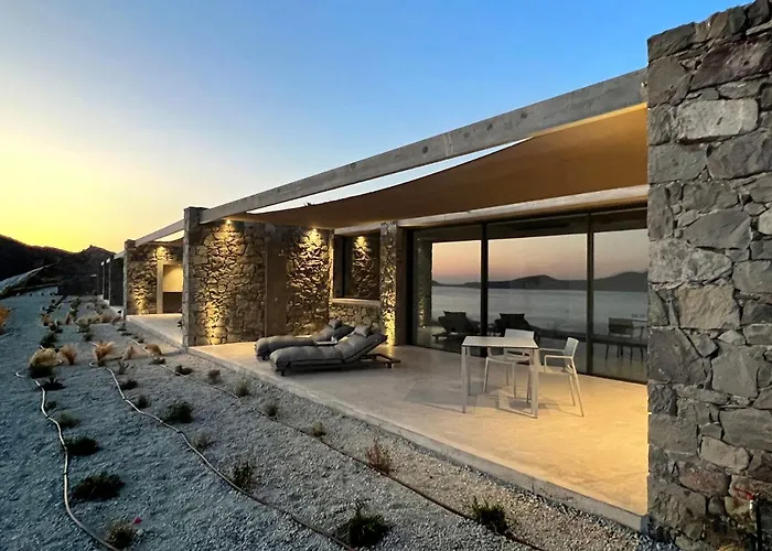 Echoes Milos Plaka (Milos)