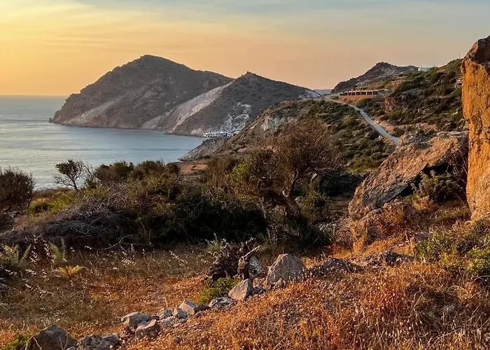 Echoes Milos Plaka (Milos)