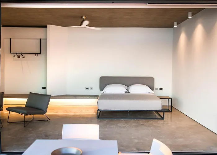 Echoes Milos 아파트